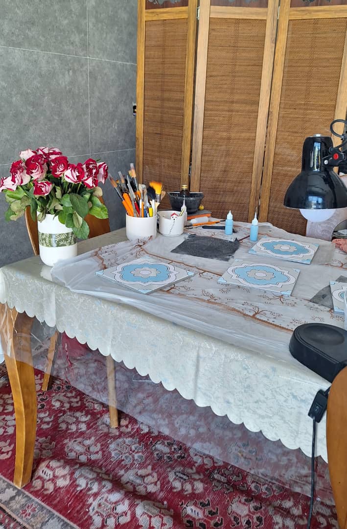  توضیحی درباره کاشی هفت رنگ و نحوه کار در  کارگاه کاشی